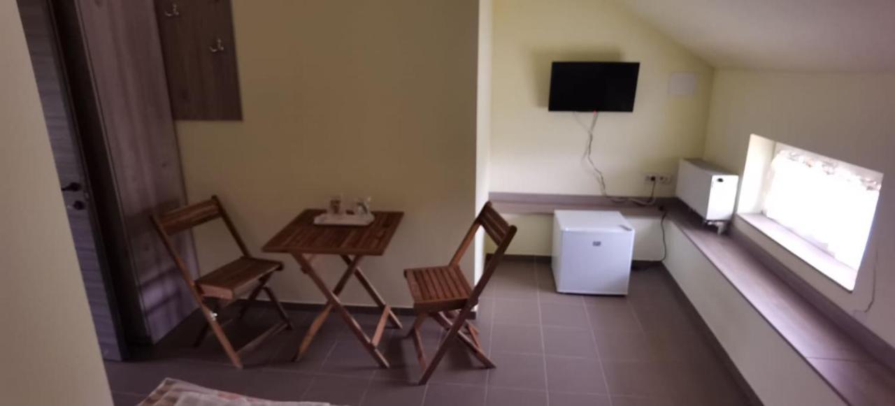 Pensiune si Cazare la Mitza Giarmata Esterno foto
